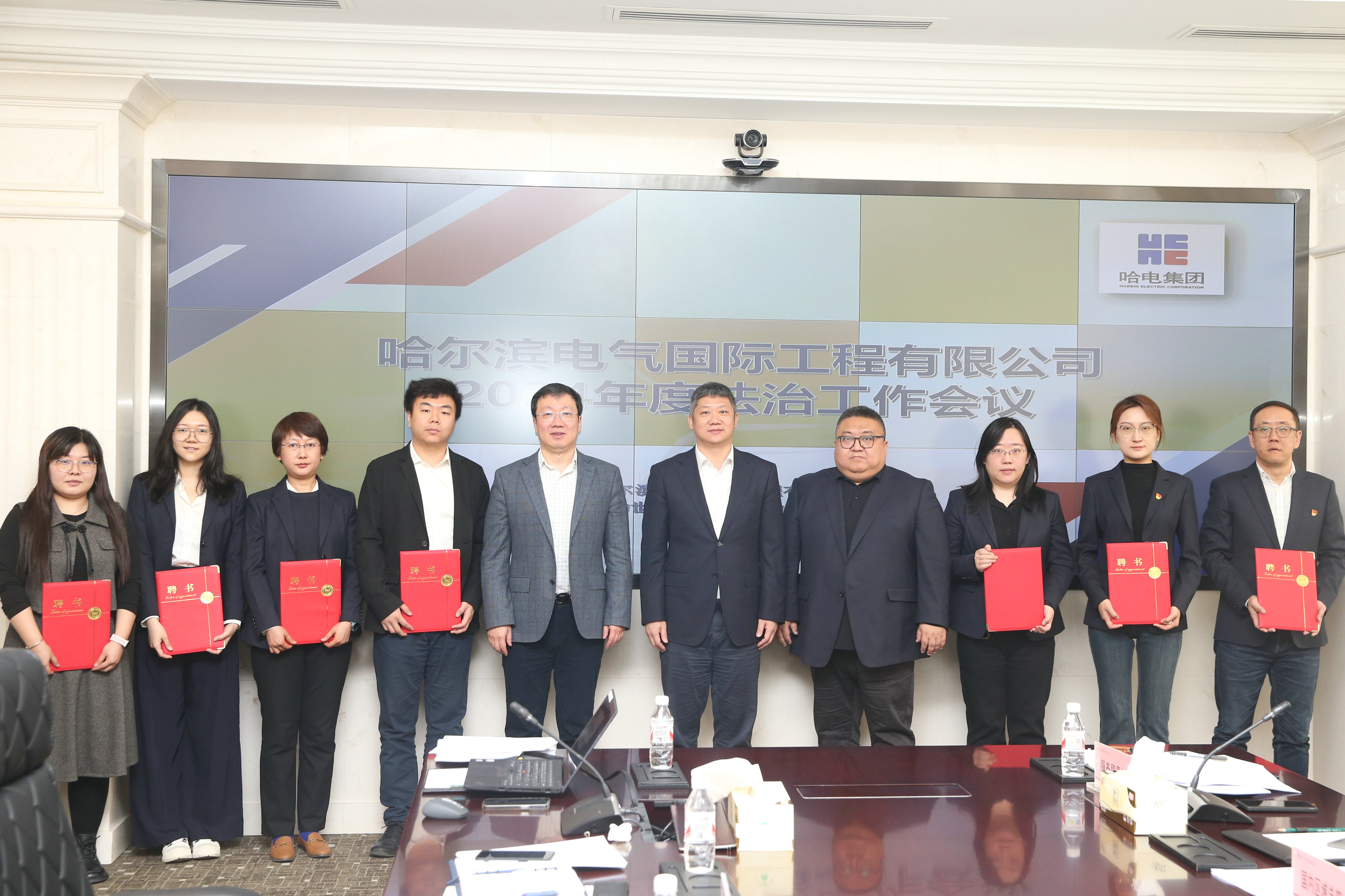 im电竞国际为部分重点部门法律顾问颁发聘书.jpg